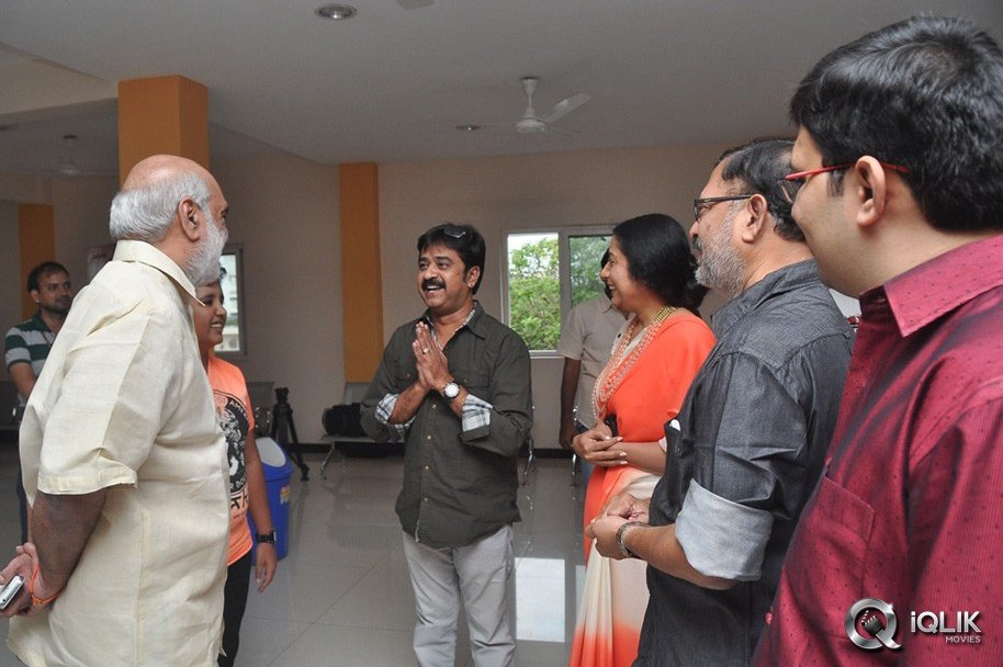 Chiranjeevi-at-Sachin-Tendulkar-Kadu-Premiere-Show